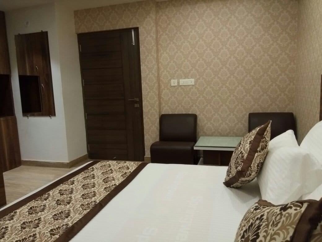 Radical Palace Hotel And Restaurant Lucknow Dış mekan fotoğraf